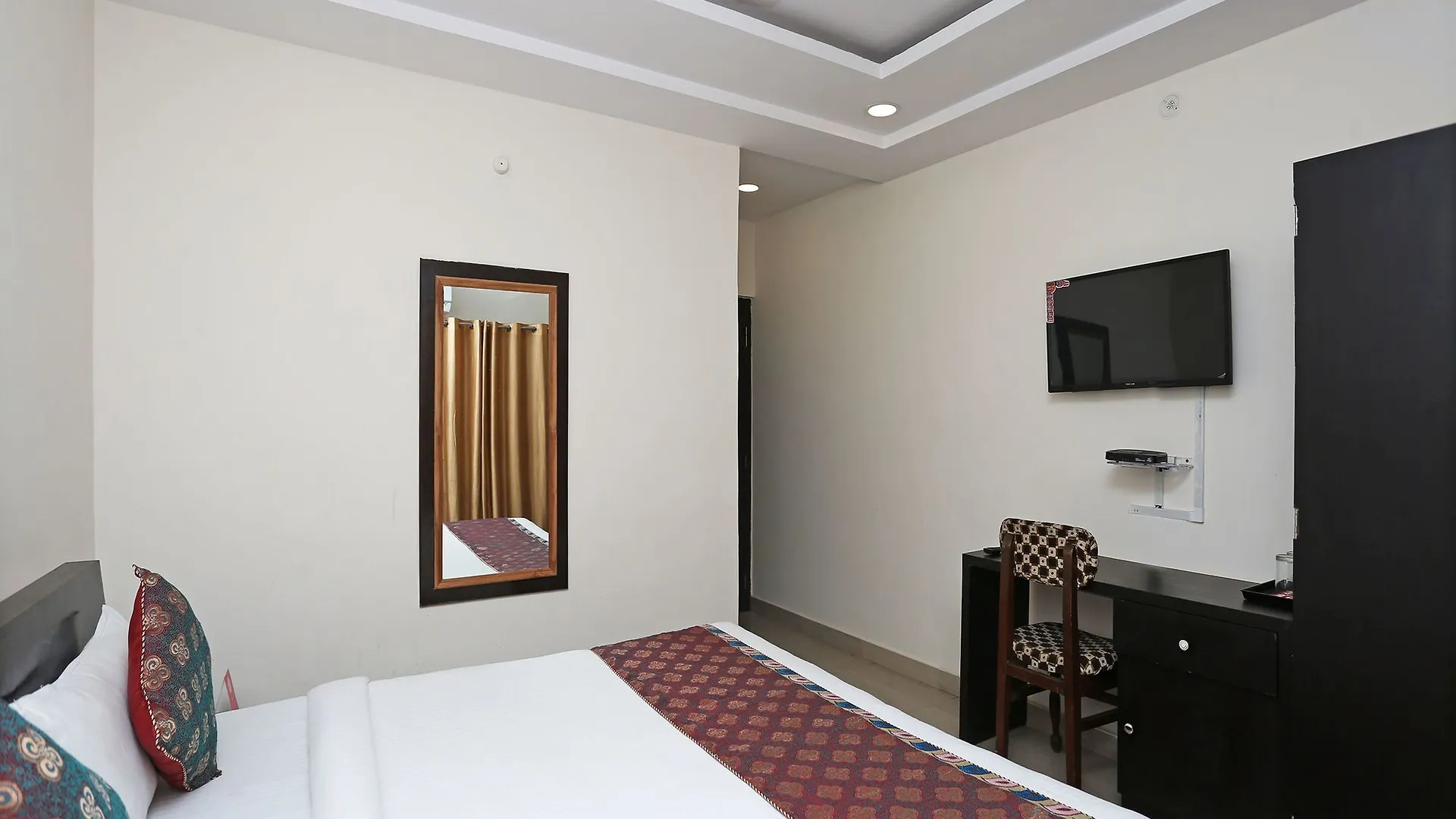 Oyo Flagship 121 Hotel Sahu Varanasi