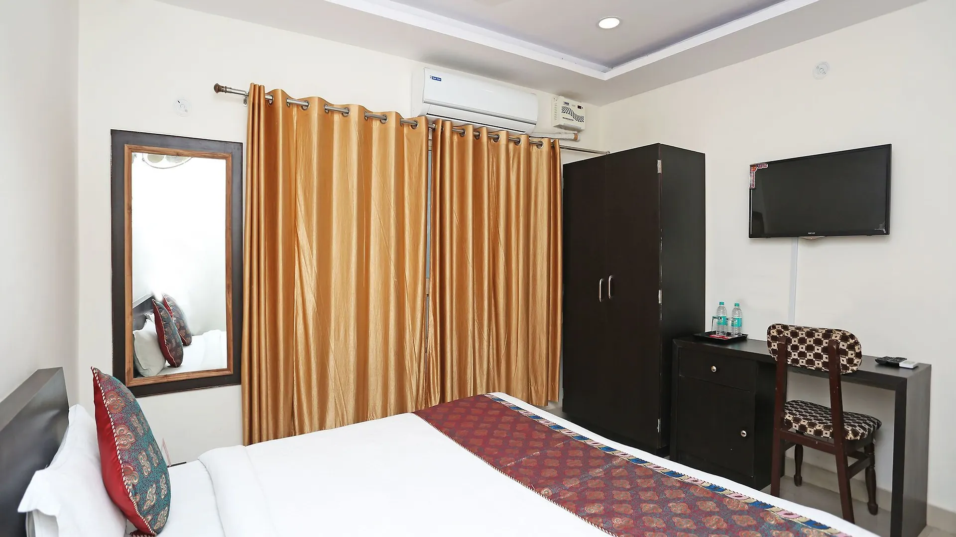 **  Oyo Flagship 121 Hotel Sahu Varanasi India